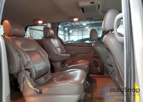 2008 Toyota Sienna Xle z USA, uszkodzony, nr VIN 5TDBK22C28S019051